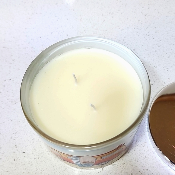 Candle 2 wick Hello to Summer! NEW - Picture 3 of 6